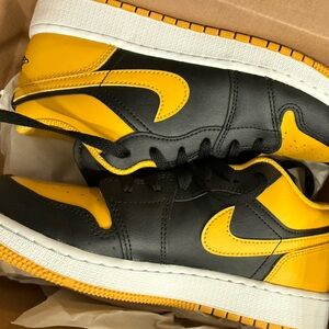 Jordan Air 1 Low Black and Yellow Ochre